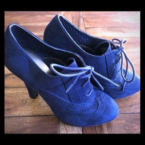Fioni Navy Heels size 8 1/2